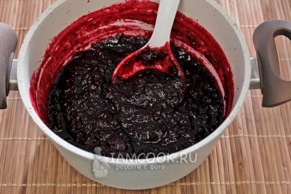 Готовое варенье из клюквы