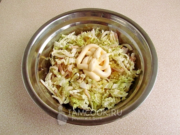 Положить майонез