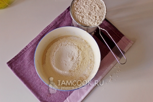 Всыпать муку и соль