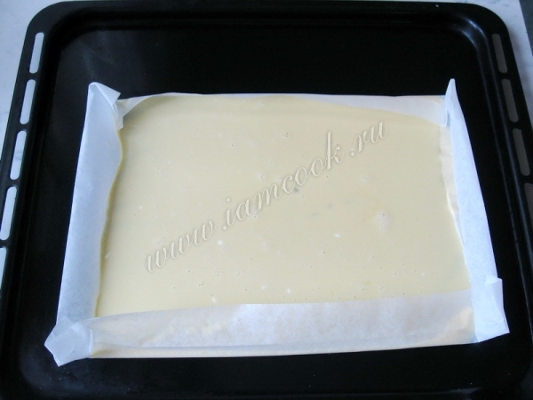 Яйца на противне