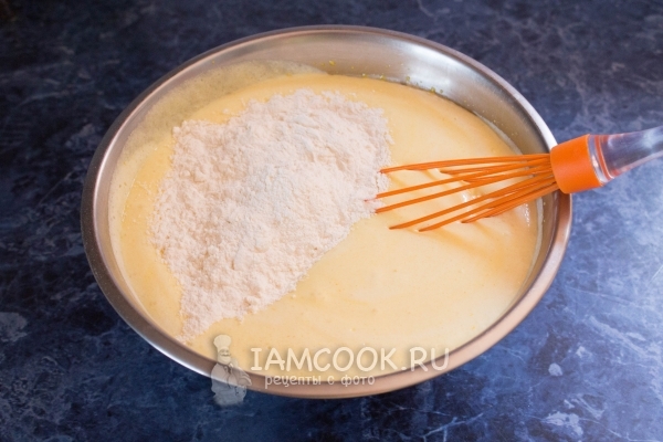 Всыпать муку