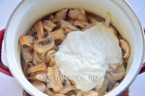 Положить сметану