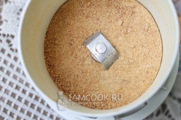 Измельчить чеснок в блендере