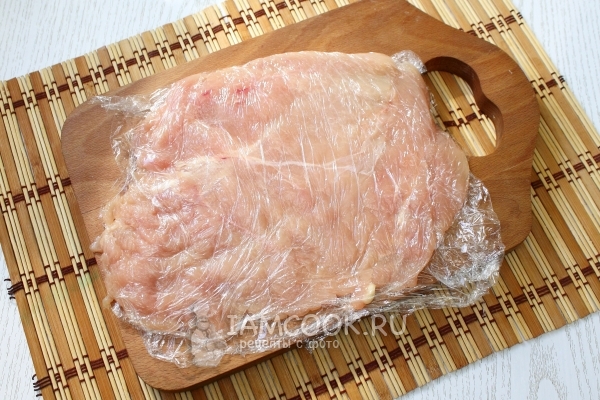 Отбить куриное филе