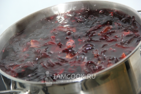 Вскипятить воду с каркаде