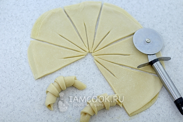 Свернуть в виде рогаликов