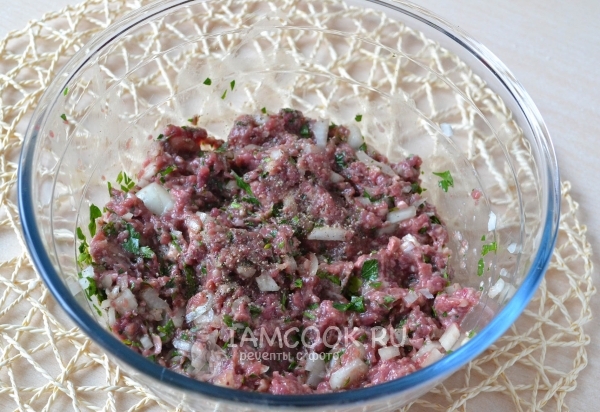 Всыпать соль и специи