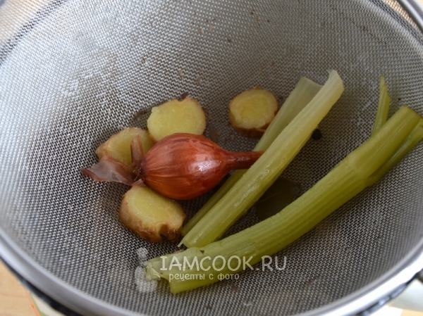 Процедить бульон