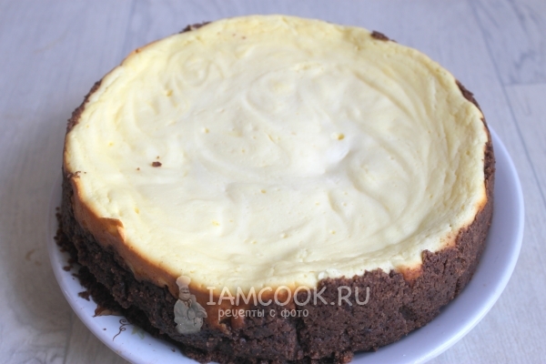 Готовый творожный пирог с печеньем в мультиварке