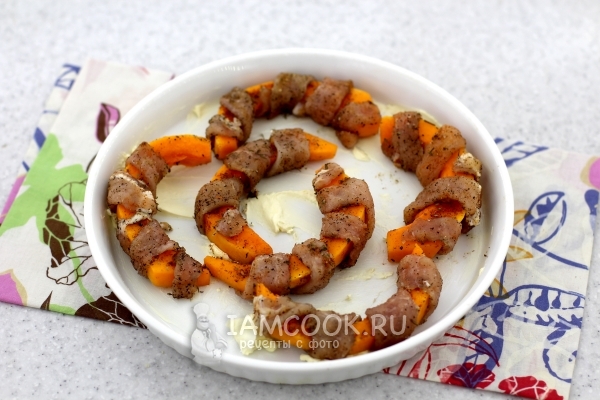 Тыкву завернуть в мясо
