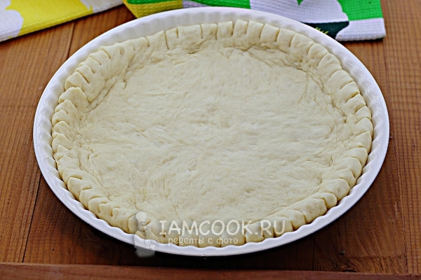 Выложить тесто в форму