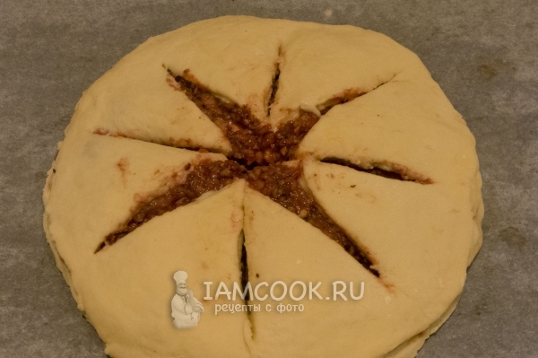 Закрыть начинку тестом