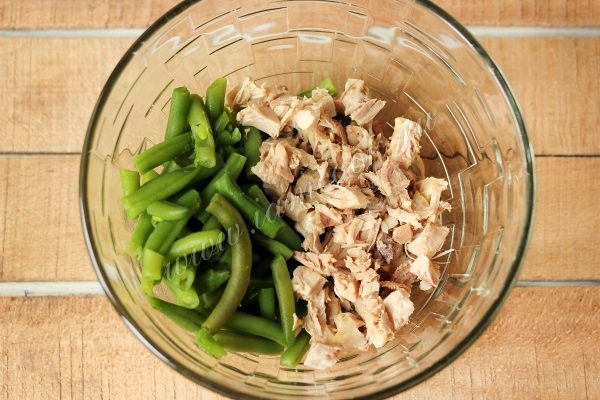Зеленая фасоль с курицей