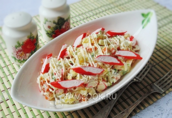 Фото салата из крабовых палочек с яйцами и картофелем