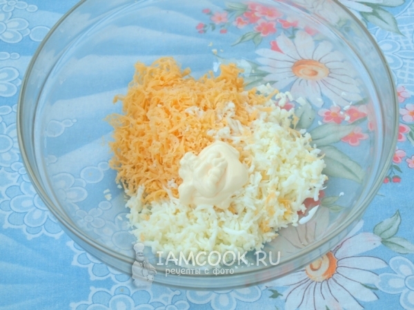 Сыр и желтки