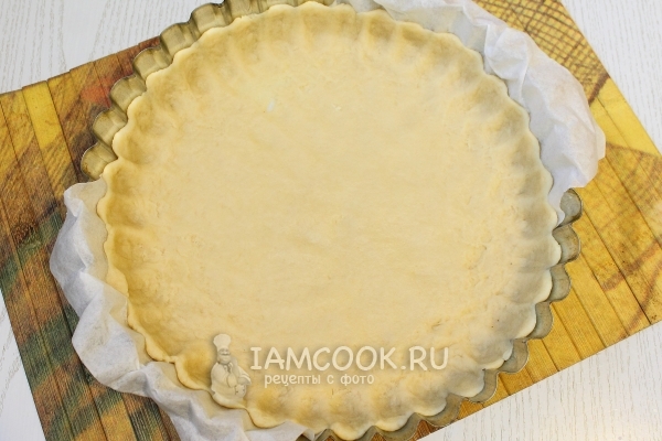 Уложить тесто в форму