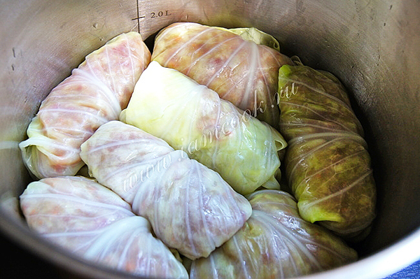 кастрюля с куриными голубцами