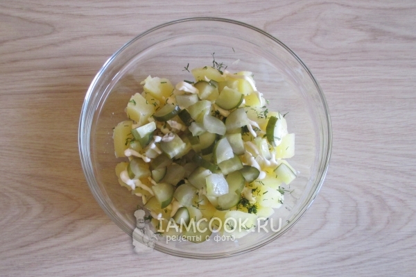 Положить огурец