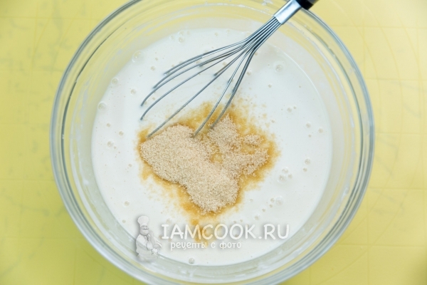 Всыпать сахар, соль и соду