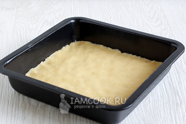 Тесто в противне