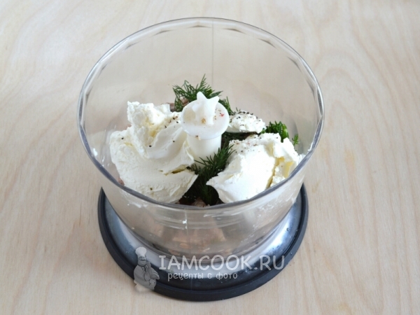 Рыба с сыром в чаше блендера