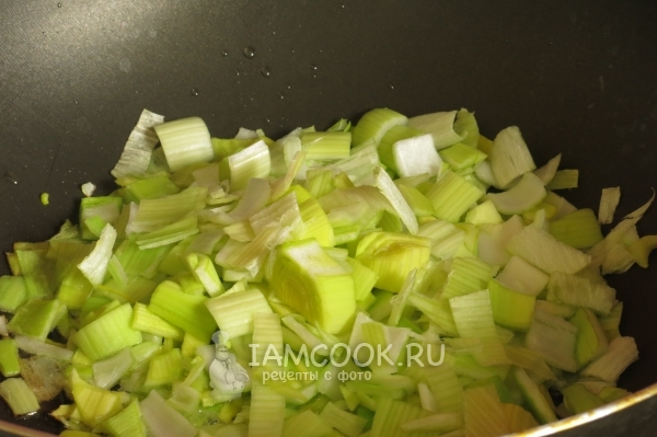 Обжарить лук