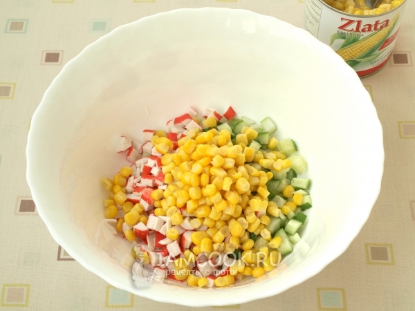 Положить кукурузу