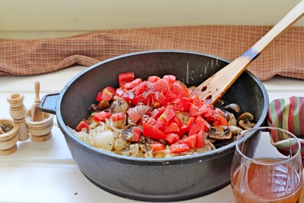 Тушение печенис грибами и овощами