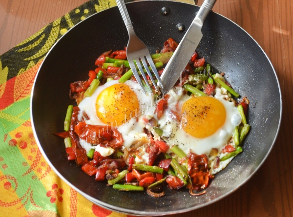 Рецепт яичницы со спаршей