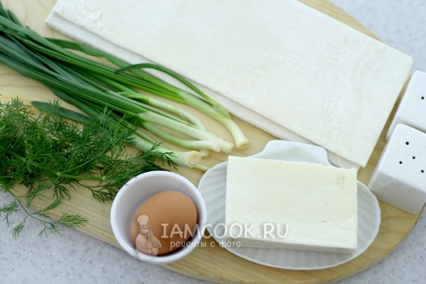 Ингредиенты для пирога с брынзой из слоёного теста