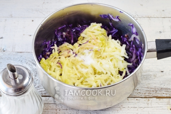 Добавить соль и сахар