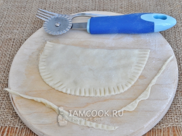 Сформировать аккуратный край чебурека