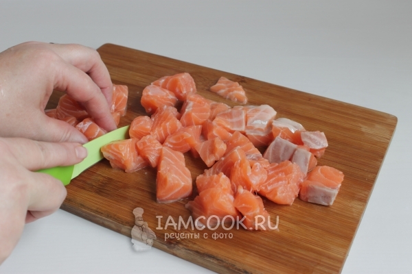 Порезать рыбу