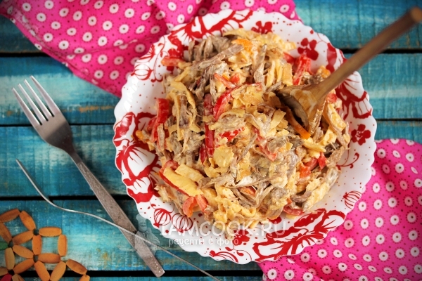 Салат с курицей и перцем