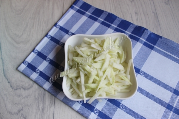 Кольраби соломкой