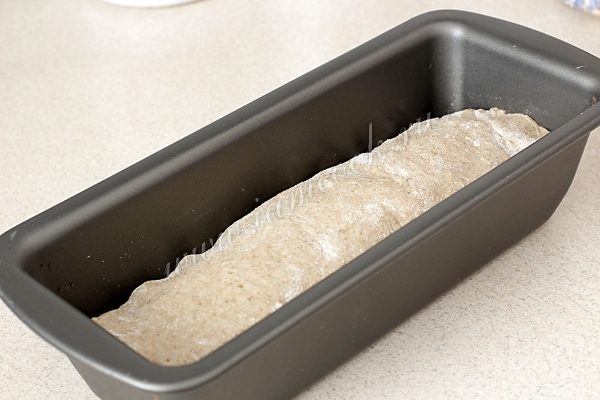 Тесто для хлеба в форме