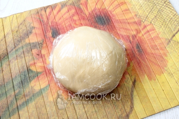 Завернуть тесто в пленку