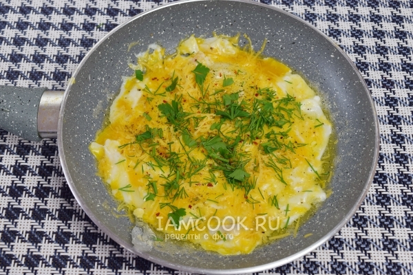 Посыпать зеленью