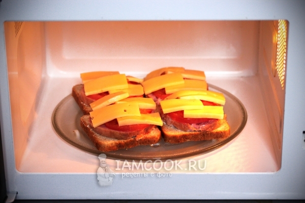 Бутерброды в микроволновой печи
