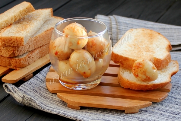 Маринованные перепелиные яйца