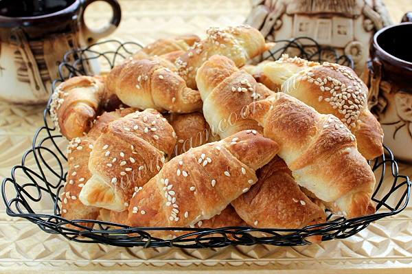 Рецепт рогаликов из слоеного теста