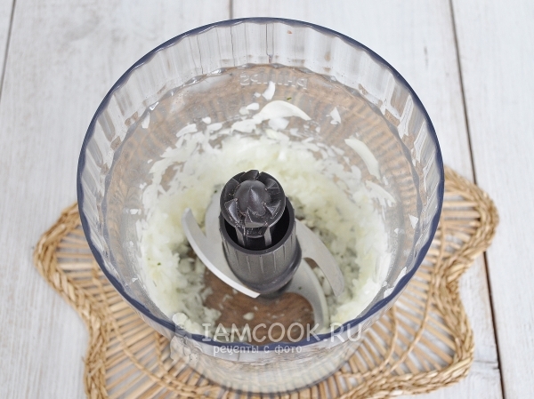 Измельчить лук