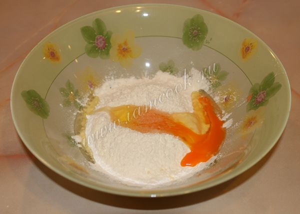 мука и яйцо