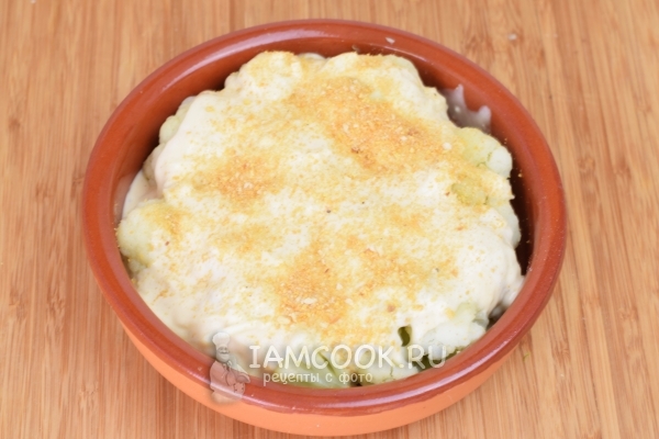 Посыпать панировочными сухарями