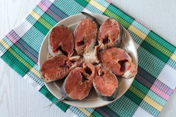 Горбуша в приправах