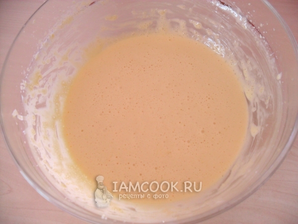 Взбить яйца с сахаром