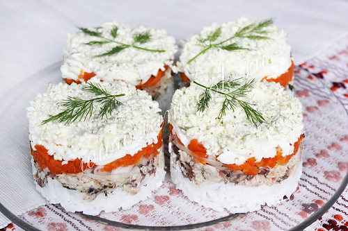 Праздничный рыбный салат Мимоза с рисом
