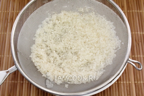 Помыть рис