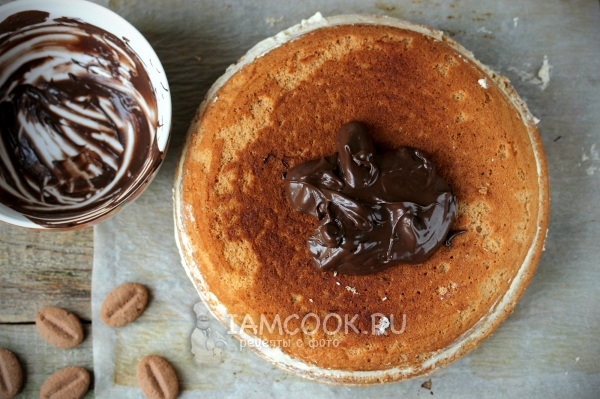 Обмазать торт шоколадом