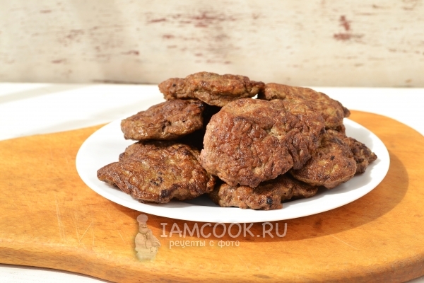 Готовые оладьи из свиной печени